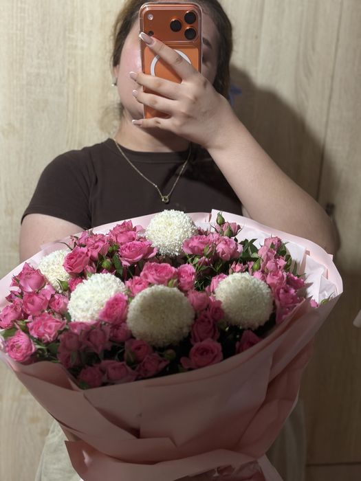 Кустовые розы букет