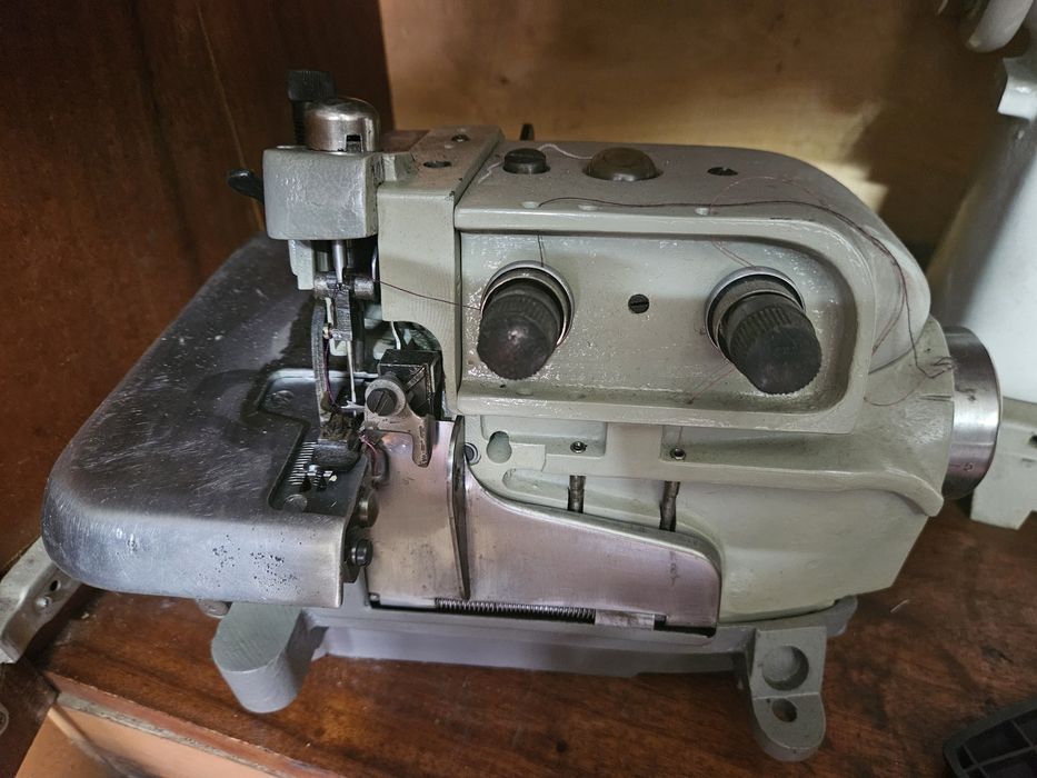 Продам швейную машину