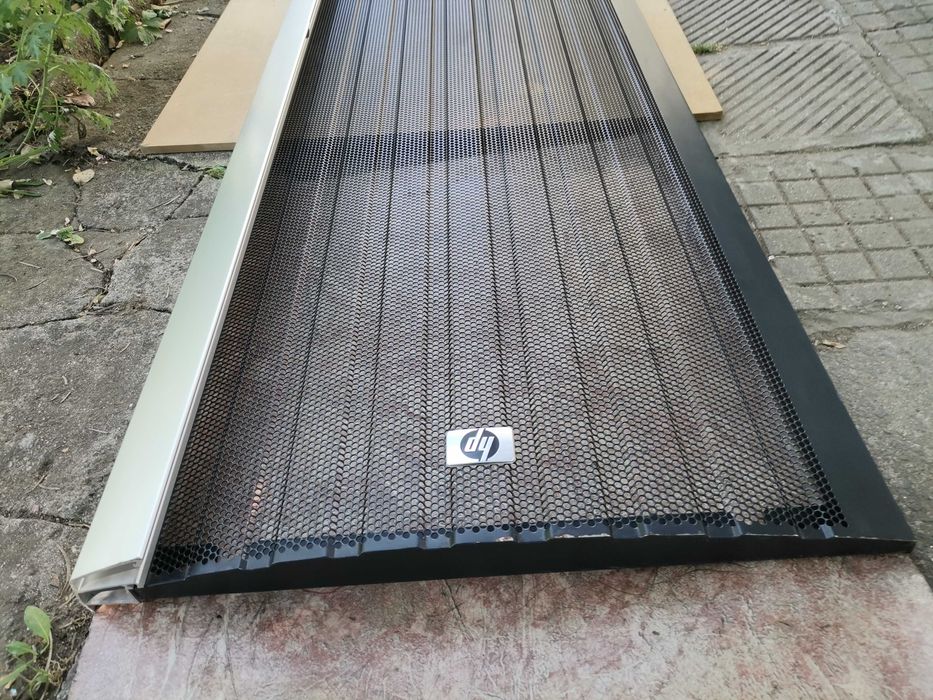 Врата за сървърен шкаф