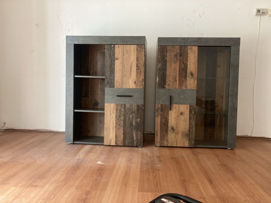 Masa + vetrine suspendate+ scaune cadou