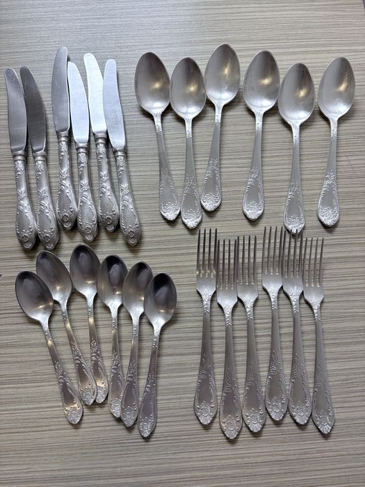 Set tacâmuri vintage argintate – 24 piese (model clasic floral)