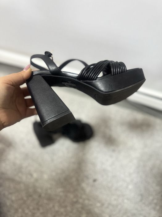 Продам Босоножкий в