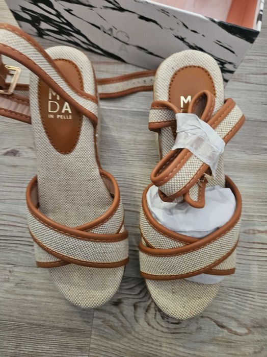 Страхотни сандали Moda in pelle 37 номер, нови