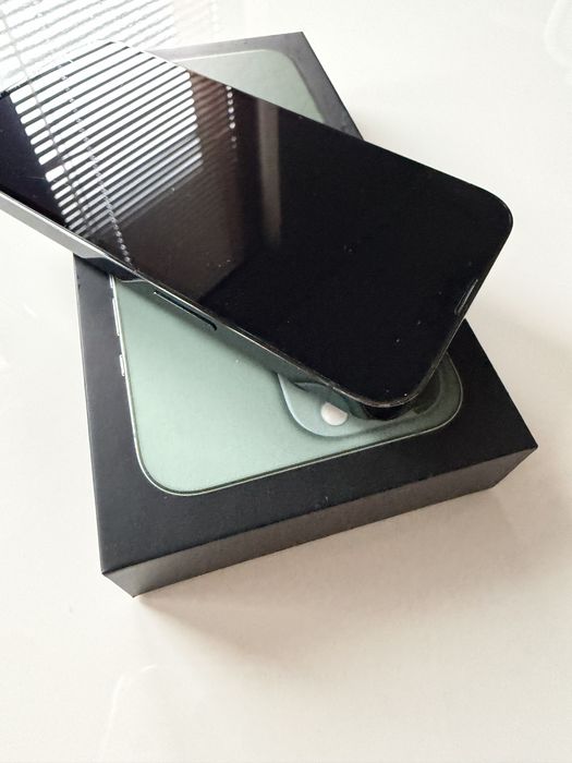 Iphone 13 PRO GREEN 128 GB със 6 кейса