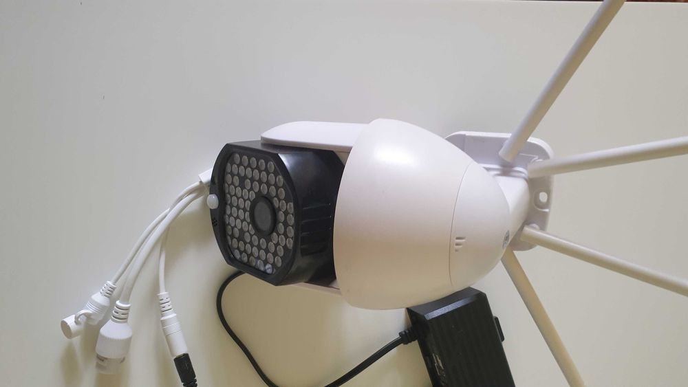 WiFi охранителна камера CloudCam с нощно виждане и 4 антени