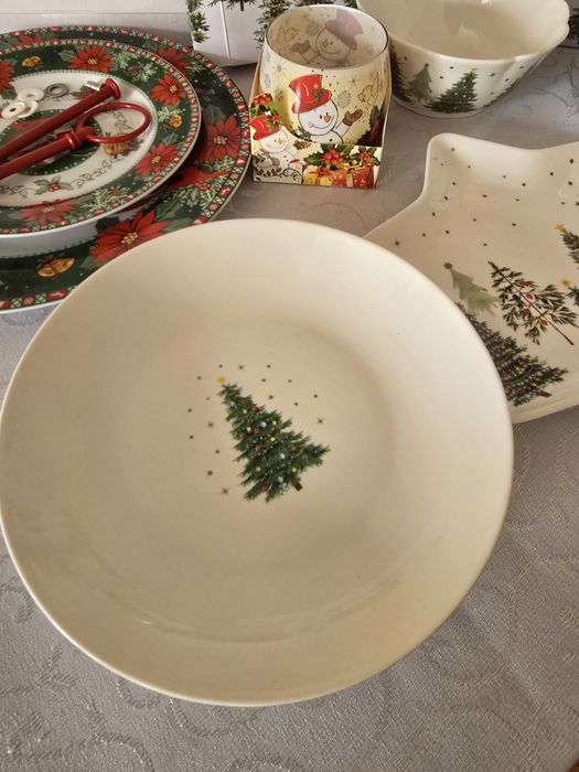 Коледен сет от 2 купички, 2 чинии, свещичка и поставка