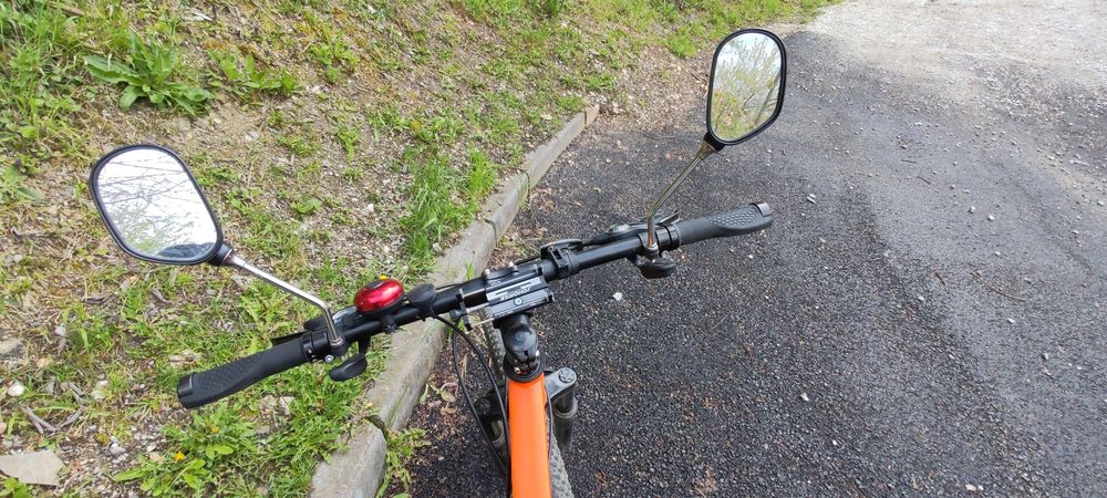 Vând bicicleta ca nouă