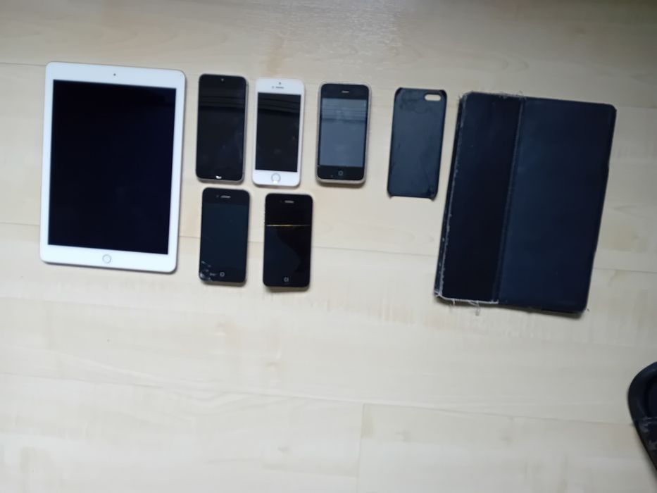 Lot iPhone și iPad defecte