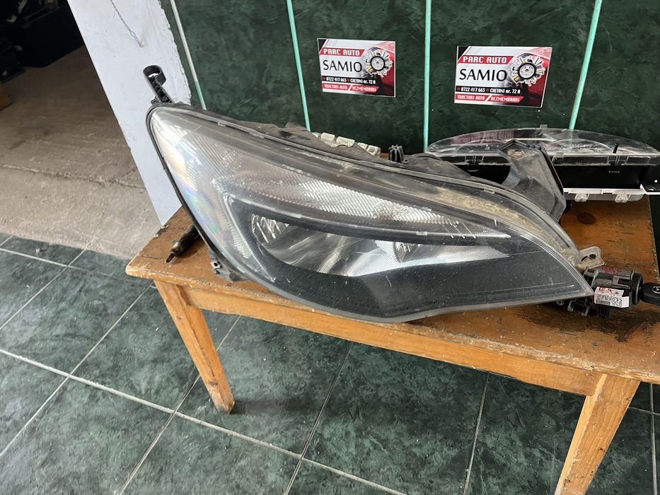 Far opel astra j de europa dreapta