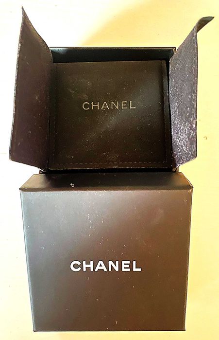 Broșă CHANEL autentică–model floare mare, cristale–cu cutie originală