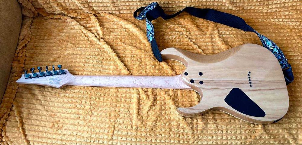 Электрогитара  Ibanez  RG421AHM