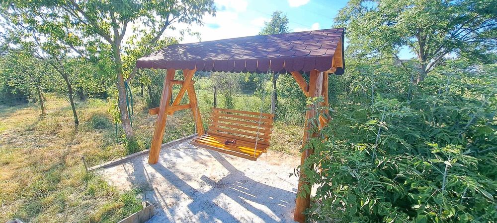 Leagăn rustic din bile de brad