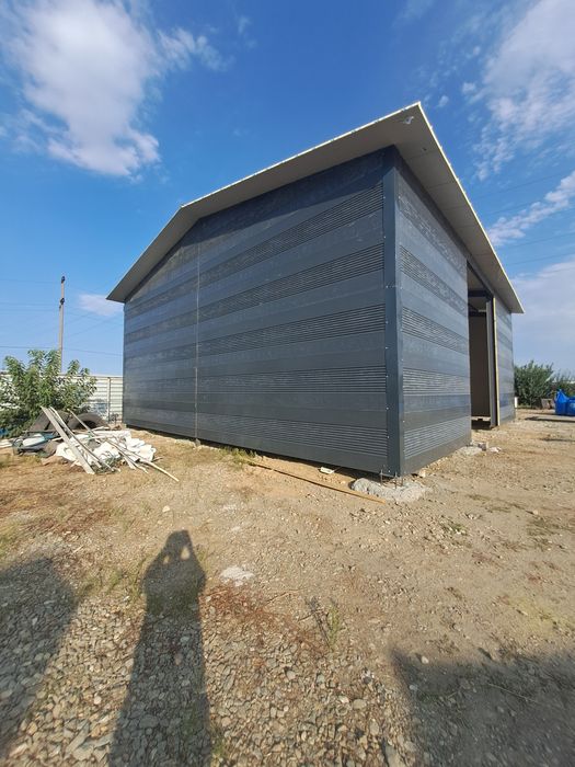 Vând hala metalica