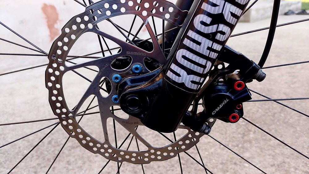 Vand frâne de bicicleta hidraulice tektro si discuri shimano de 180 mm