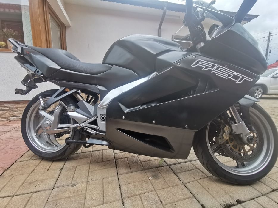 Motocicleta Aprilia Rst Futura 1000