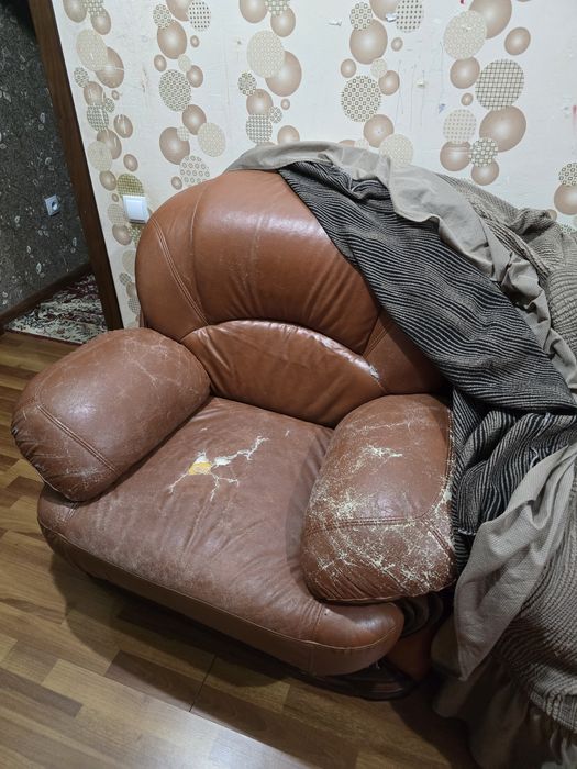 Диван и кресла б/у