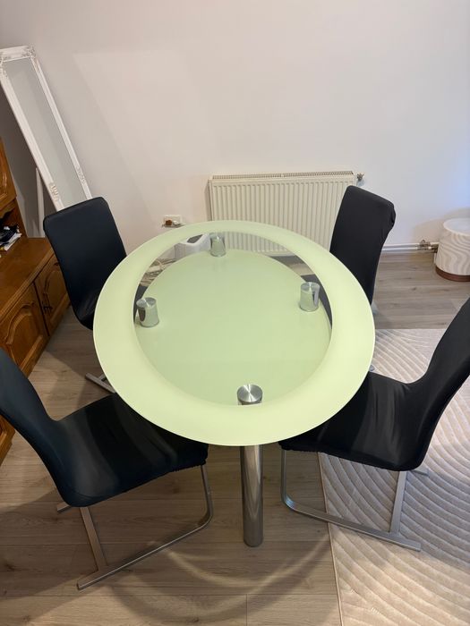 Vând masă ovală din sticlă + 4 scaune – set dining elegant