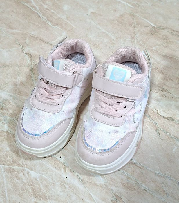 Продаётся обувь для девочек на 3 годика