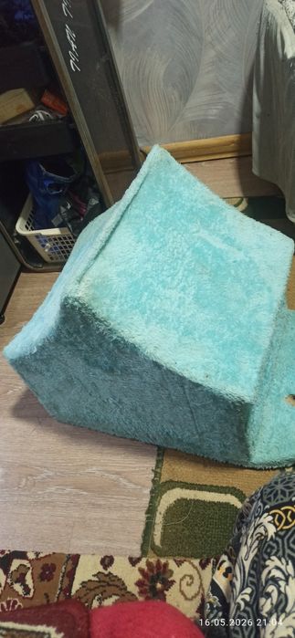 Домик для кошки состояние хорошее не дорогой