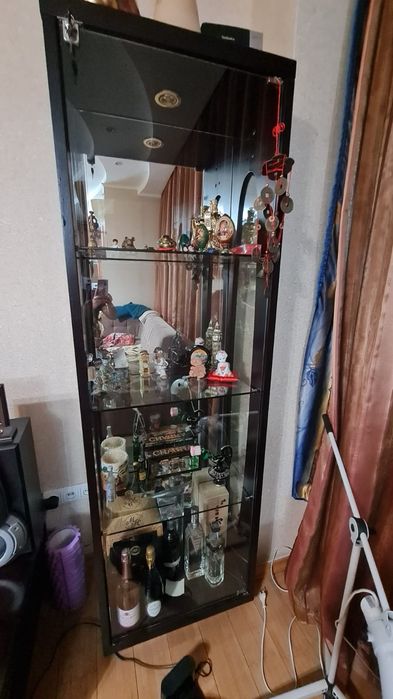 Шкафы с сувенироми