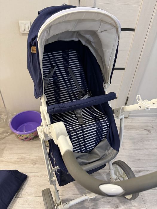 Коляска многофункциональная