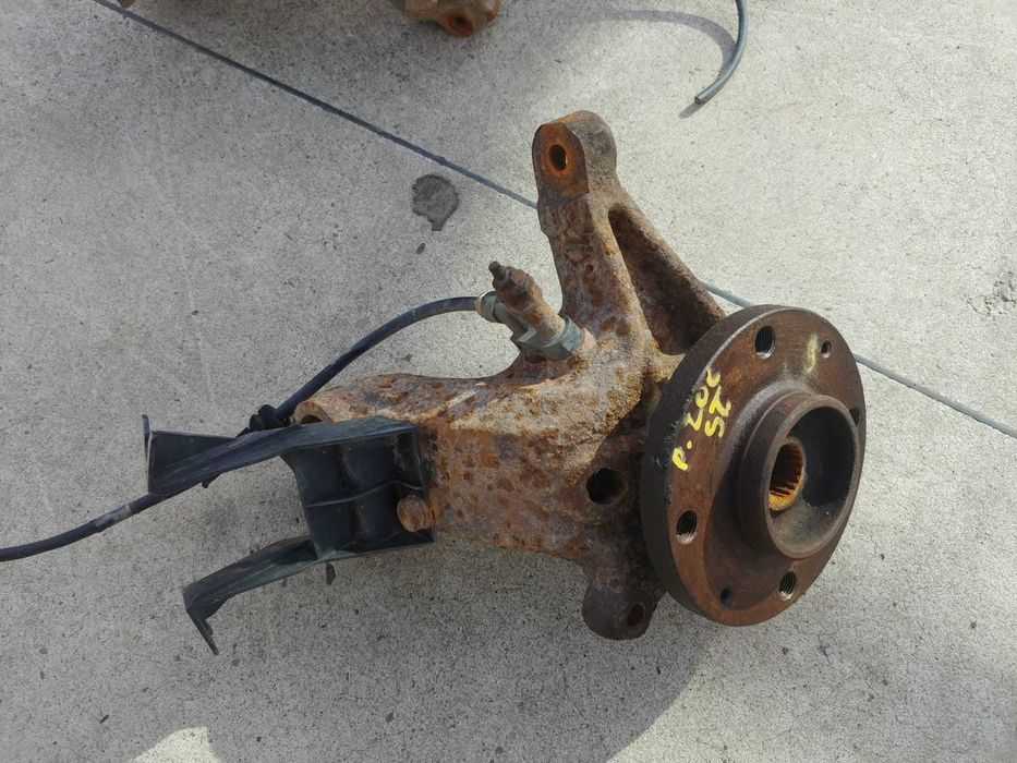 Fuzeta stanga fata 1.1b  peugeot 206