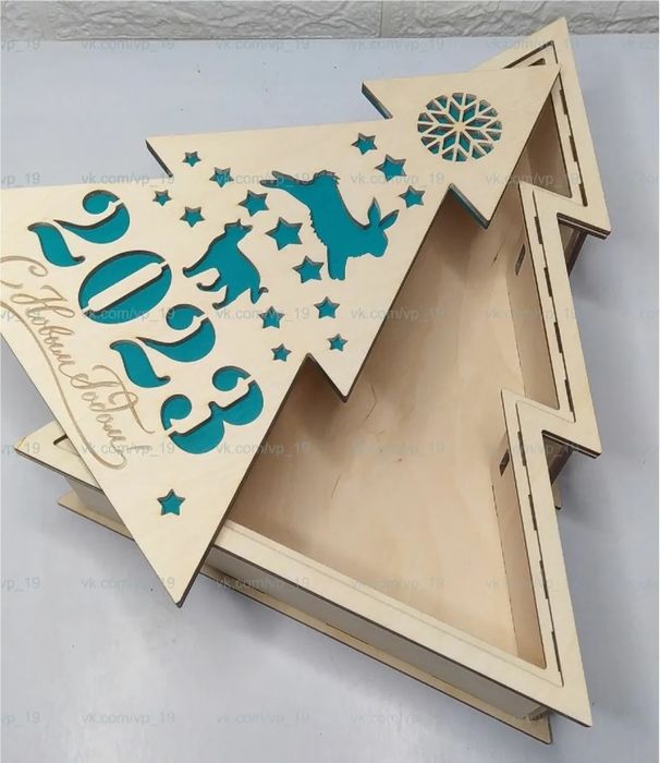 Новогодние подарочные  коробки