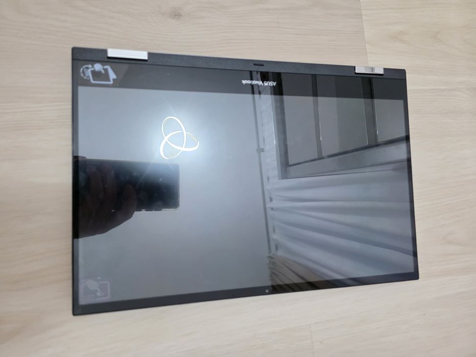 Vând laptop 2-in-1 ASUS VivoBook Flip 14 TP1401KA – touchscreen, rabatabil 360°