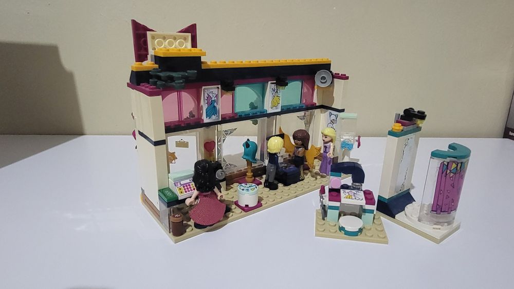 Продаю Б/У  Лего—магазин одежды