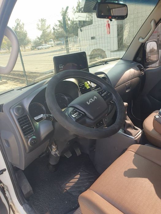 KIA Bongo 3 polniy ful 2024 yili nalichida 7000 probek