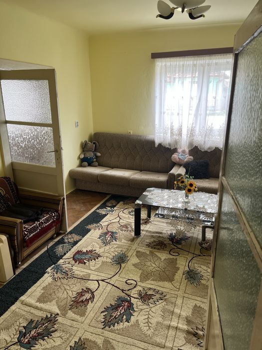 Casa de vanzare cu anexe