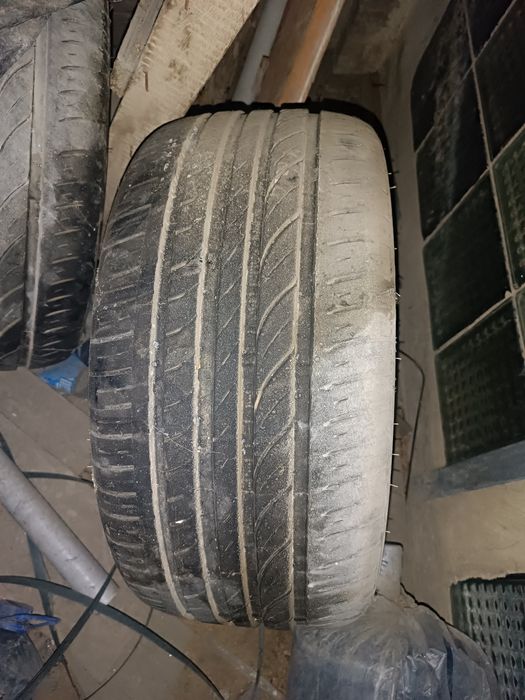 Продам шины на 245/40/18 . летние 2 штуки в отличном состоянии