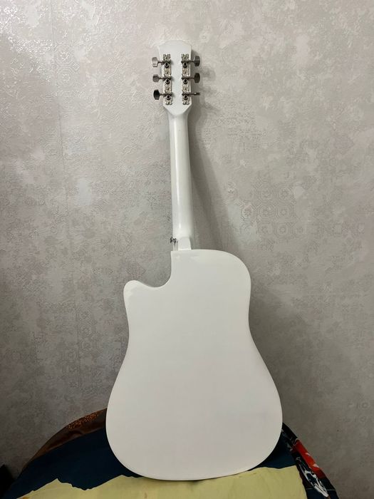 Акустическая гитара