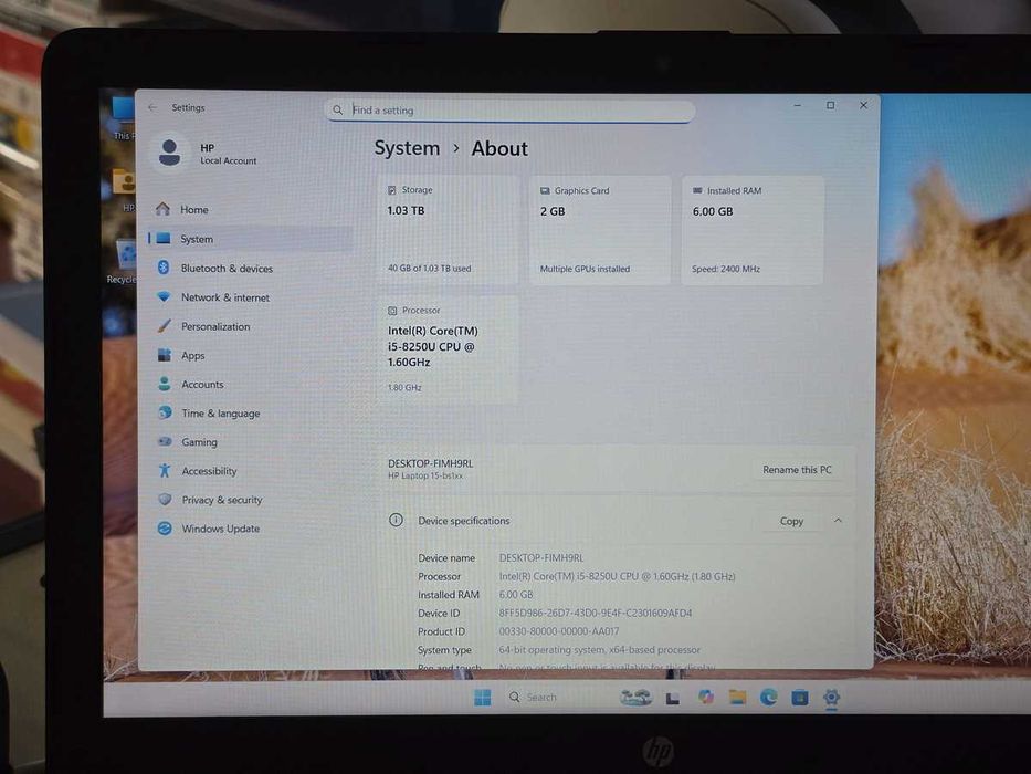 Laptop HP 15.6" Intel Core i5 8250U, Radeon R5 M330, 6GB RAM, SSD, HDD