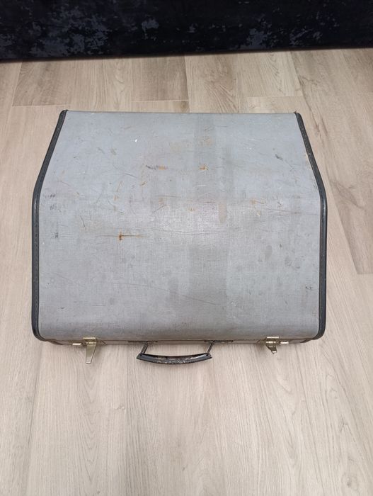 Vand acordeon BARCAROLE cu 96 basi, are cutie