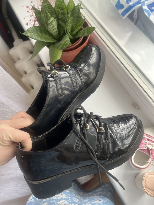 отдам обувь 37,38 размер