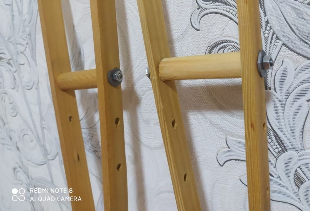 Доставка. Детские костыли деревянные