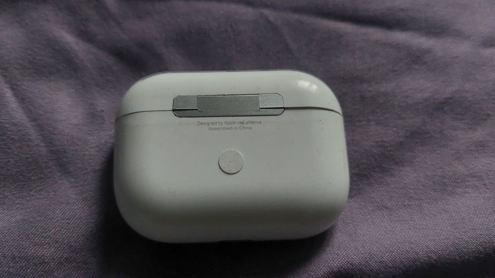 AirPods PRO вторые с чехлом