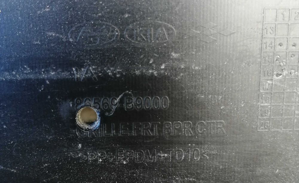 Решетка в броня Hyundai I10 2 , модел 2013-2016 г. 86569-B9000.