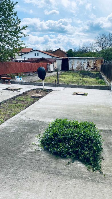 Продава се многофункционален имот във вилна зона в гр. Добрич