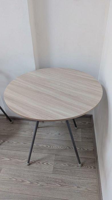 Продам стол  и стулья