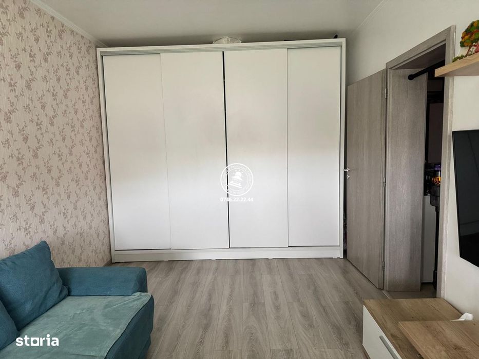 Apartament 2 camere de vanzarea, decomandat, loc de parcare inclus - V