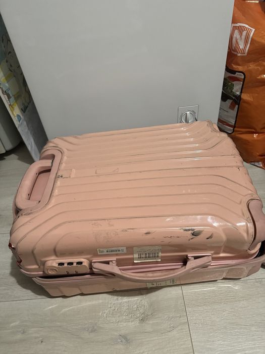Чемодан дороожный розовый