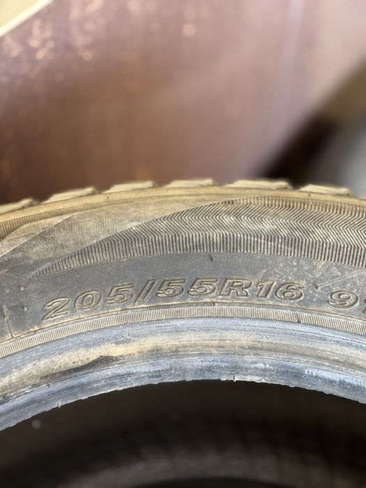 Зимние шины Roadstone 205/55/R16!