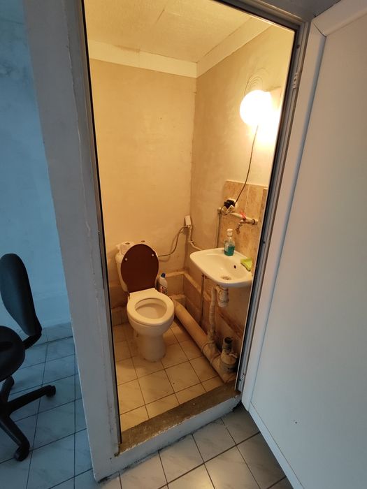 Дава се под наем магазин в град Радомир