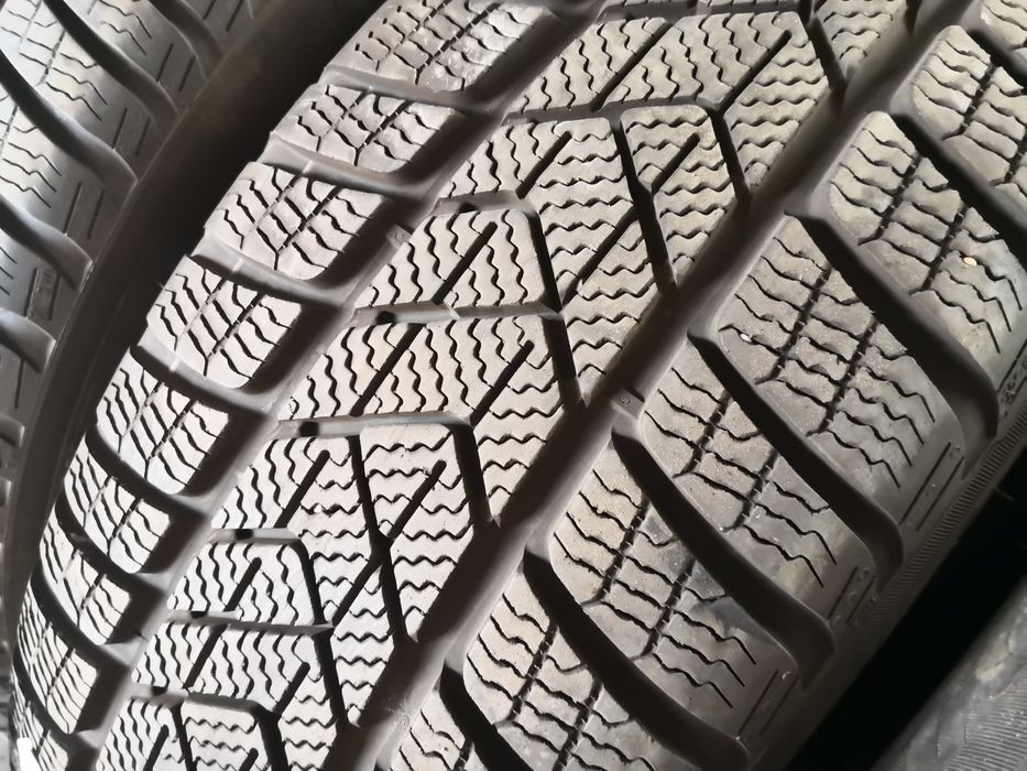 225 60 18 цола гуми като нови Pirelli dot 23