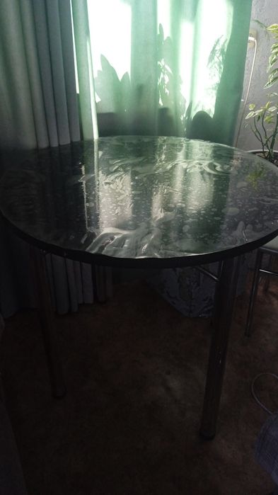 Продам кухонный стол круглый