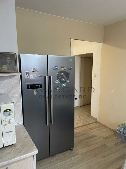 Продава се Четиристаен апартамент в Пловдив, Изгрев - 110 кв.м за 733 €/кв.м - Снимка #2