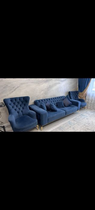 Продам. Диван и два кресла