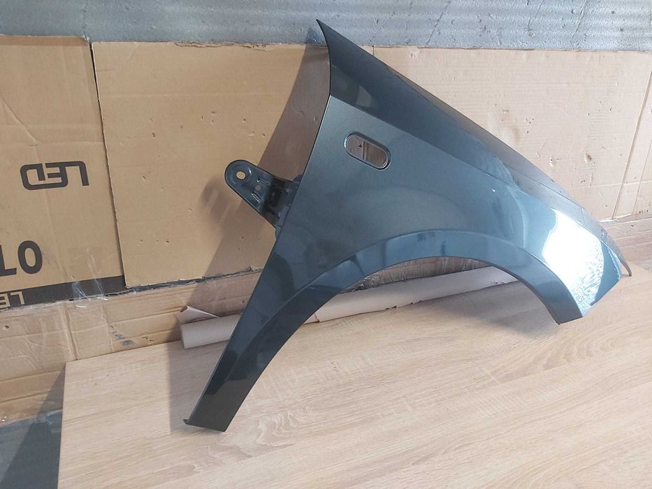 Aripa Fata Dreapta Seat Ibiza 2008-2012 (LW7Z (Gri Inchis))